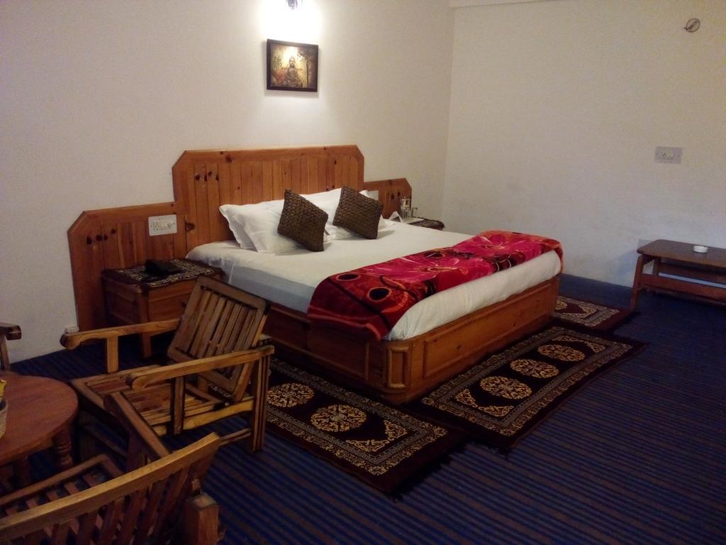 Akash Hills Hotel Manāli Eksteriør bilde