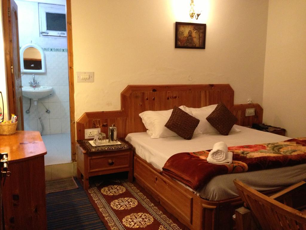 Akash Hills Hotel Manāli Eksteriør bilde