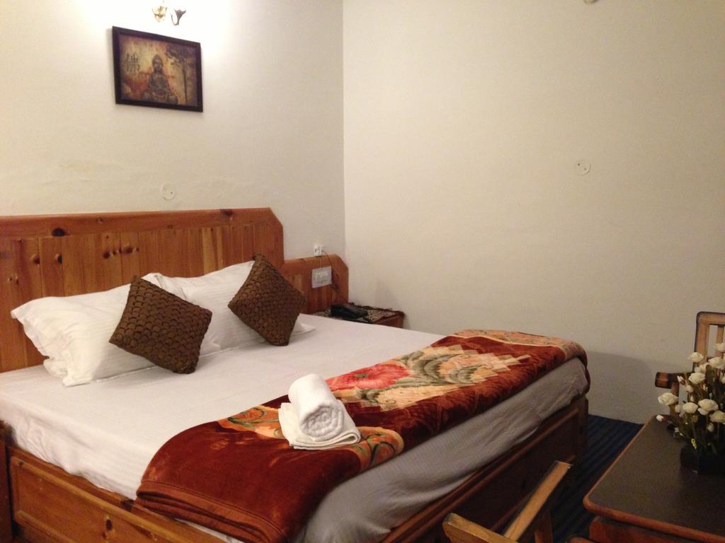 Akash Hills Hotel Manāli Eksteriør bilde