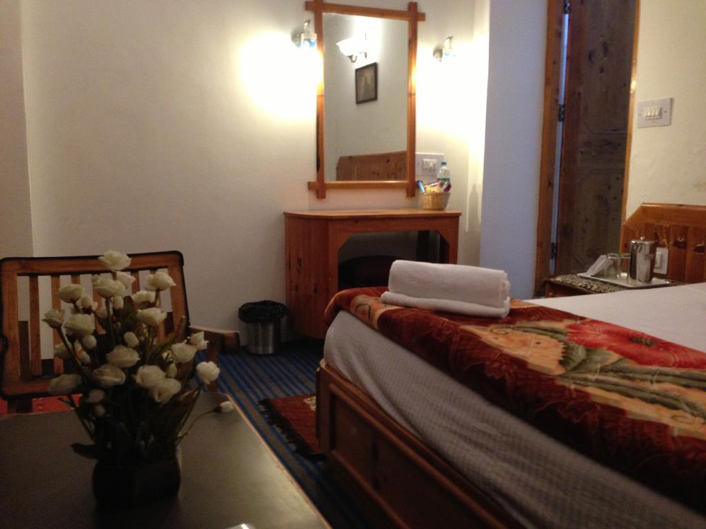 Akash Hills Hotel Manāli Eksteriør bilde