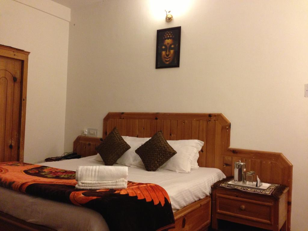 Akash Hills Hotel Manāli Eksteriør bilde
