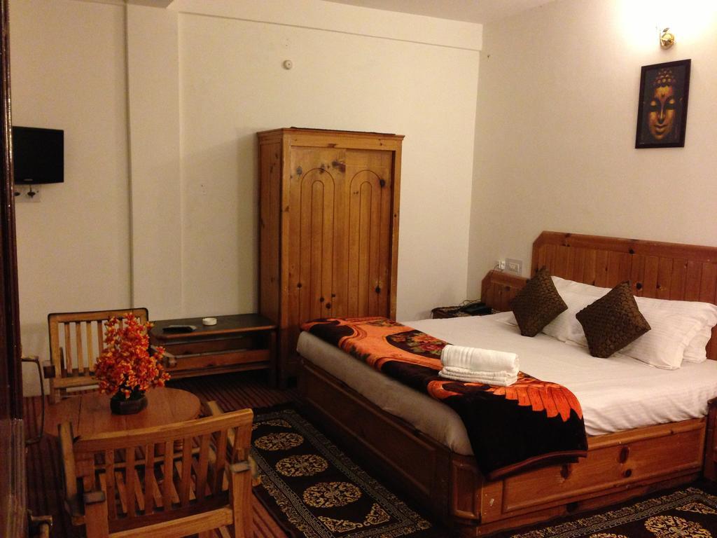 Akash Hills Hotel Manāli Eksteriør bilde