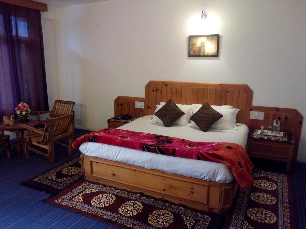 Akash Hills Hotel Manāli Rom bilde