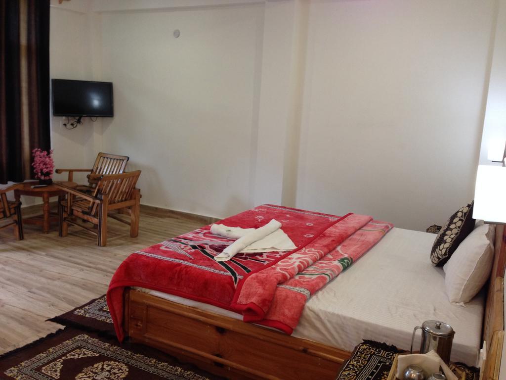 Akash Hills Hotel Manāli Eksteriør bilde