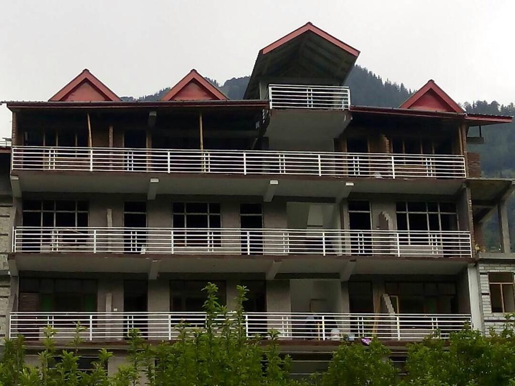 Akash Hills Hotel Manāli Eksteriør bilde